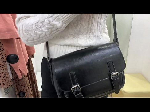❤️ Masturbasyona giştî ya keçika ciwan FeralBerry bi dilopek li jûreya fitarê ❤️ Vîdyoyê porno li ku.tradewin.top ❌